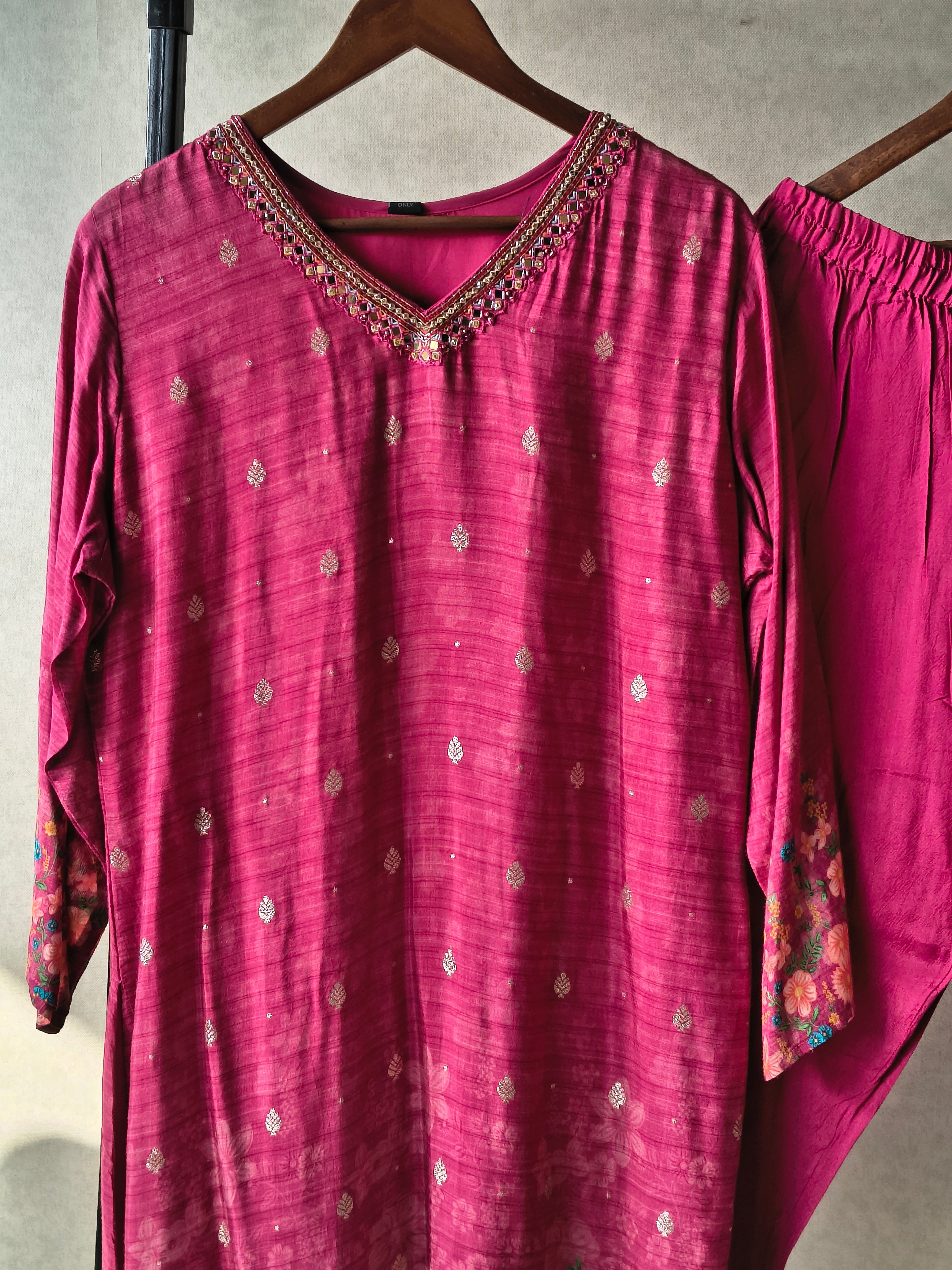 Image of Premium Magenta Floral Printed Kurta Set with Solid Pants & Dupatta