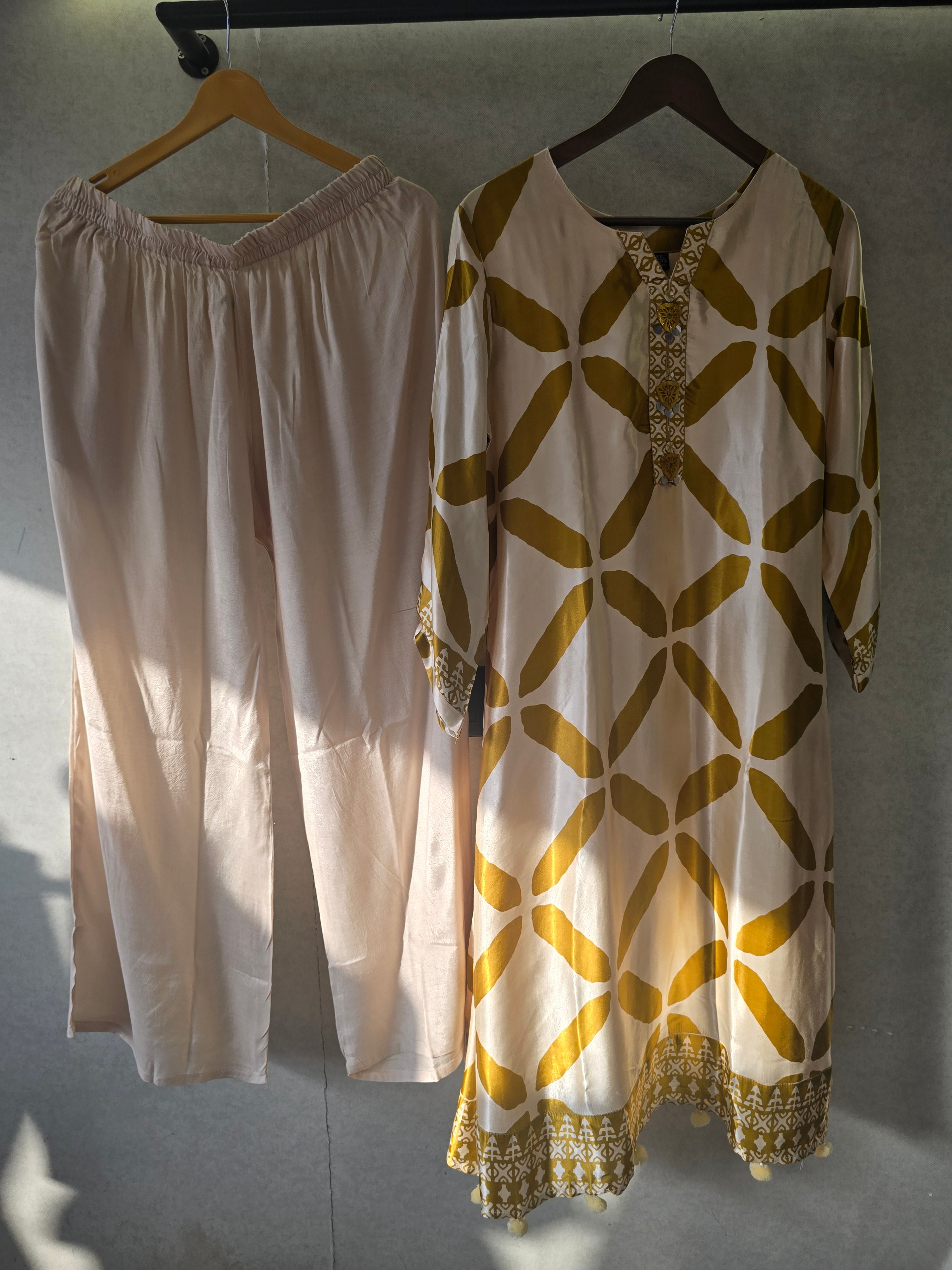 Image of Mustard Geometric Print Kurta Pant Set