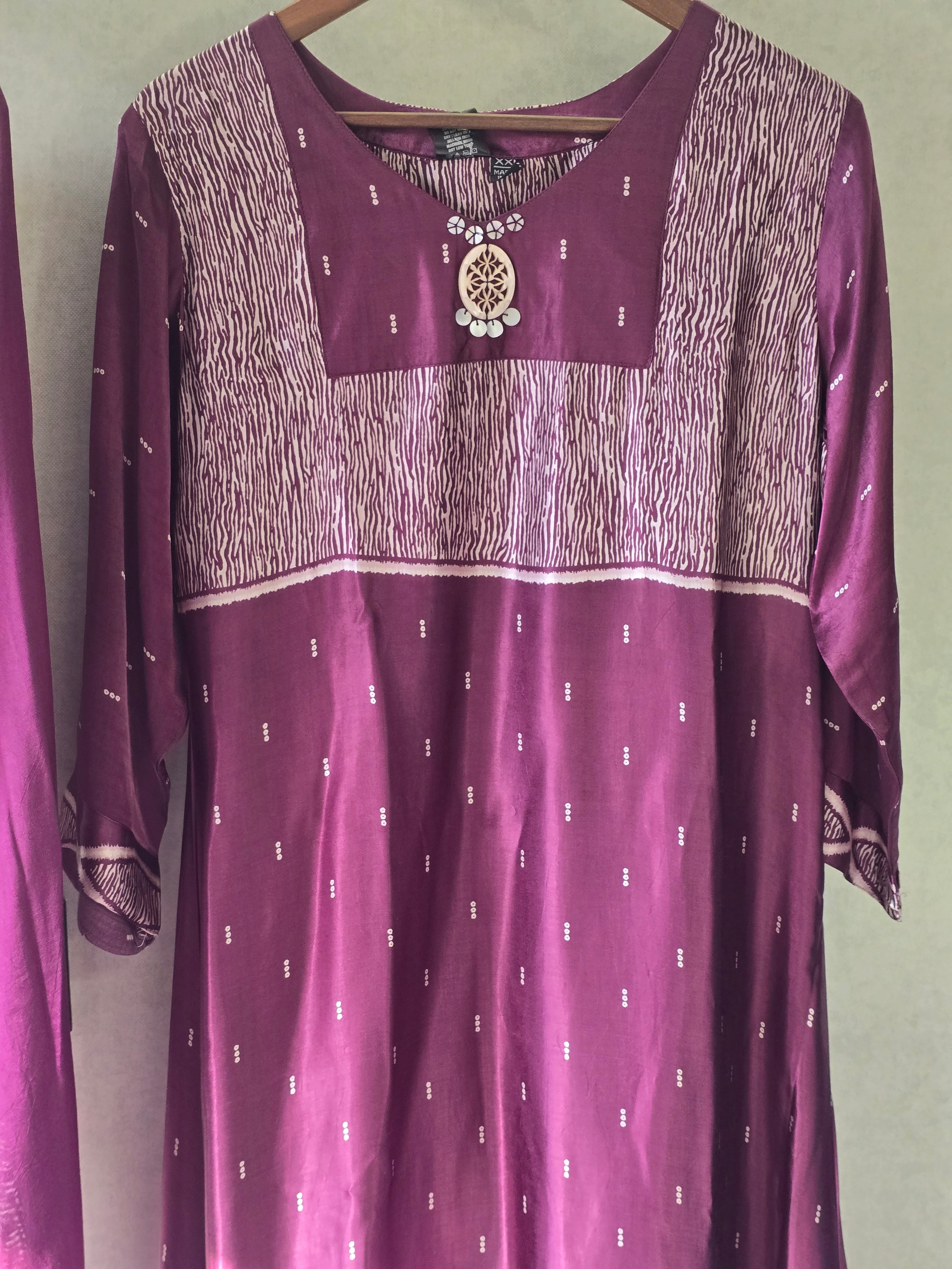 Image of Plum Dotted Print Kurta Pant Set