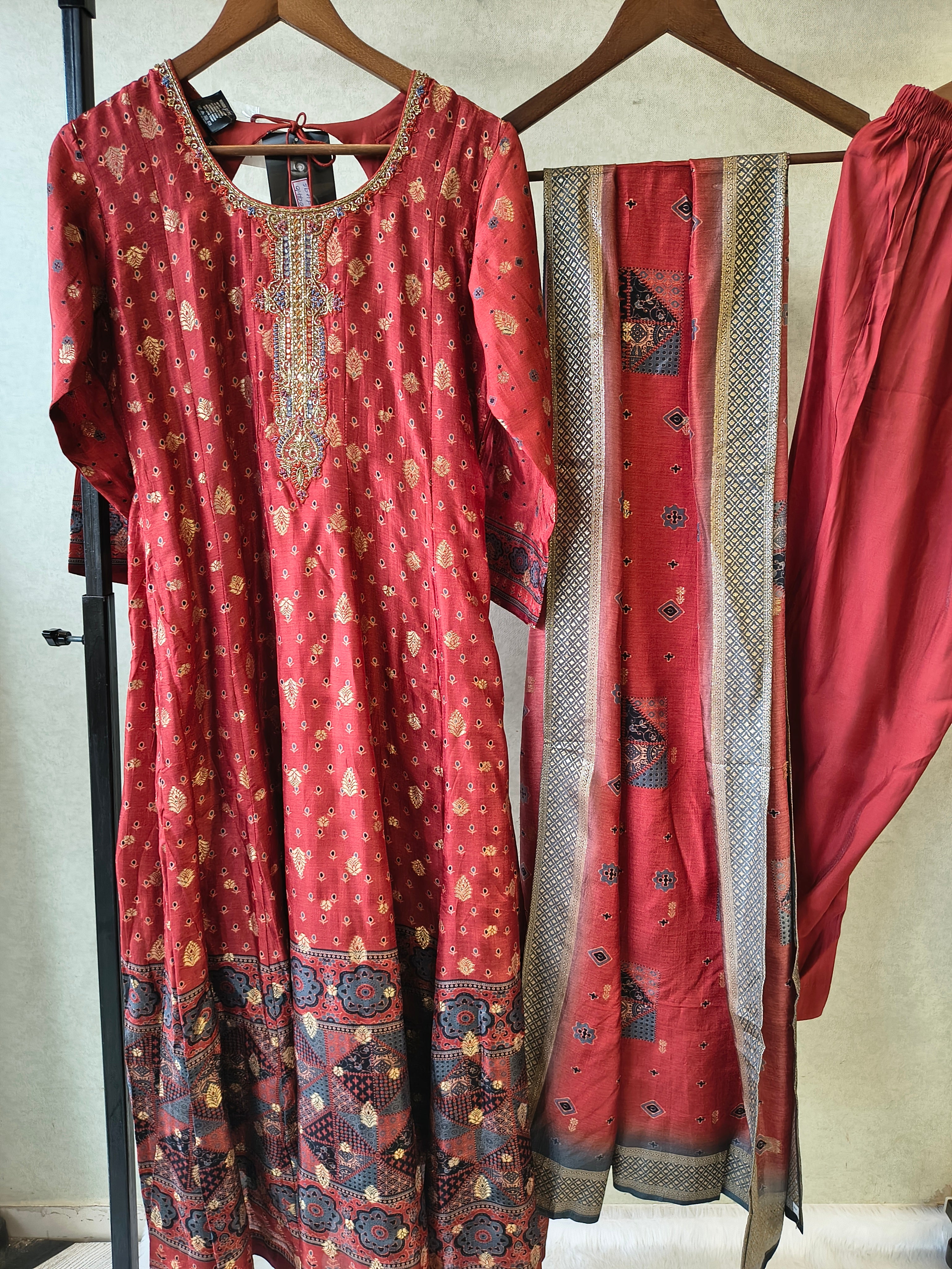 Image of Rust Maroon Ethnic Printed Designer Kurta Set with Woven Dupatta | Premium 3 Piece Festive Suit