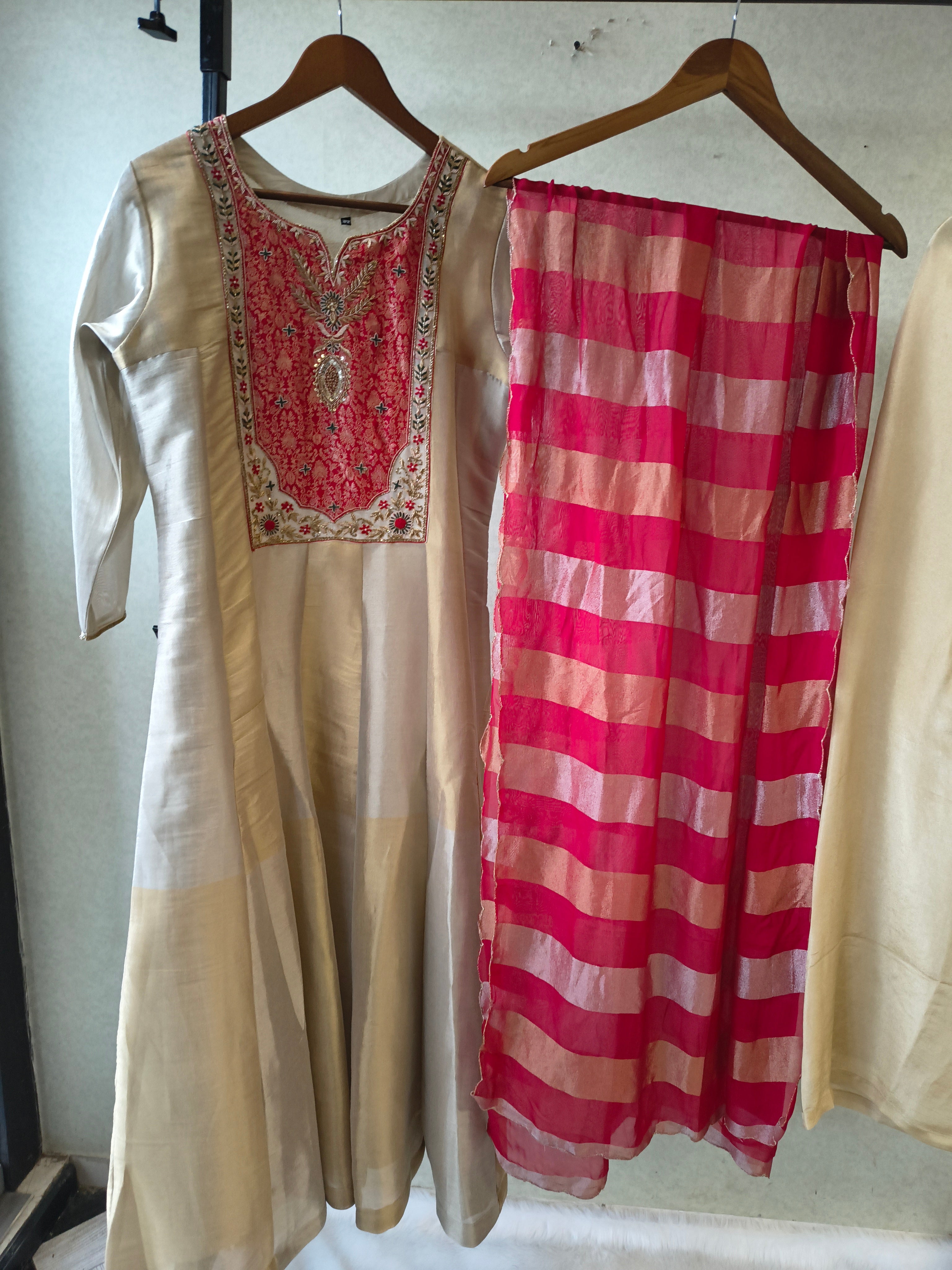 Image of Ivory Embroidered Designer Kurta Set with Pink Striped Organza Dupatta | Premium 3 Piece Ethnic Suit