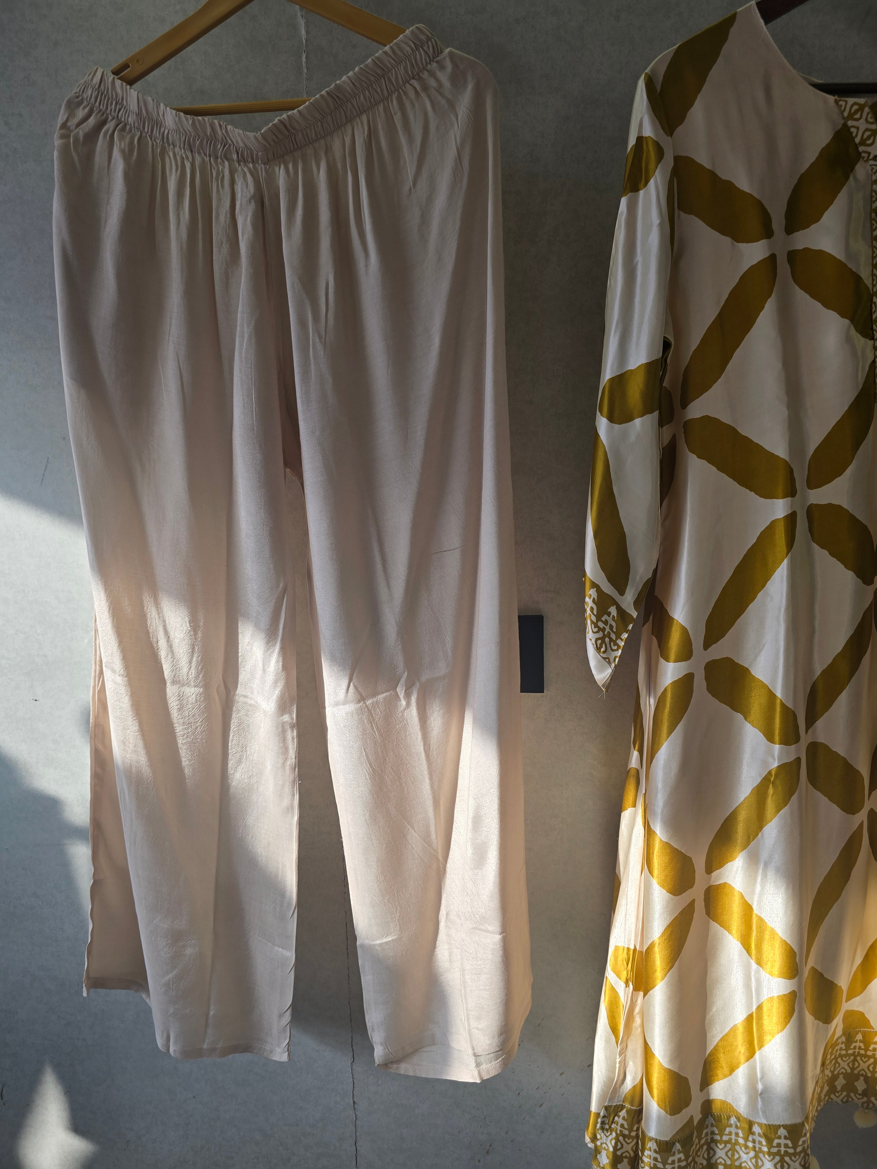 Image of Mustard Geometric Print Kurta Pant Set
