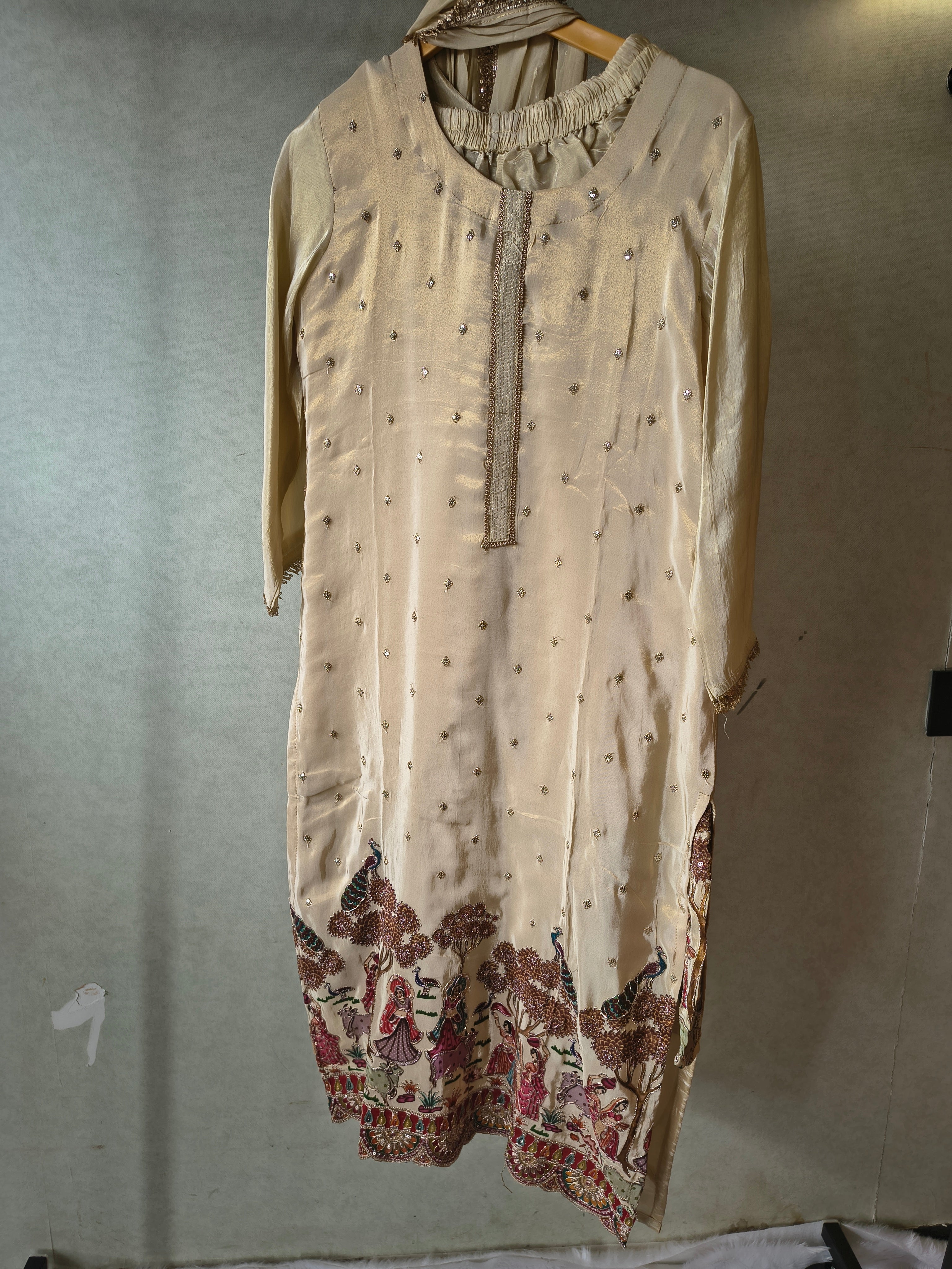 Image of Ivory Silk Blend Printed Kurta Set with Scenic Border Print & Embellished Dupatta – Premium 3 Piece Ethnic Ensemble