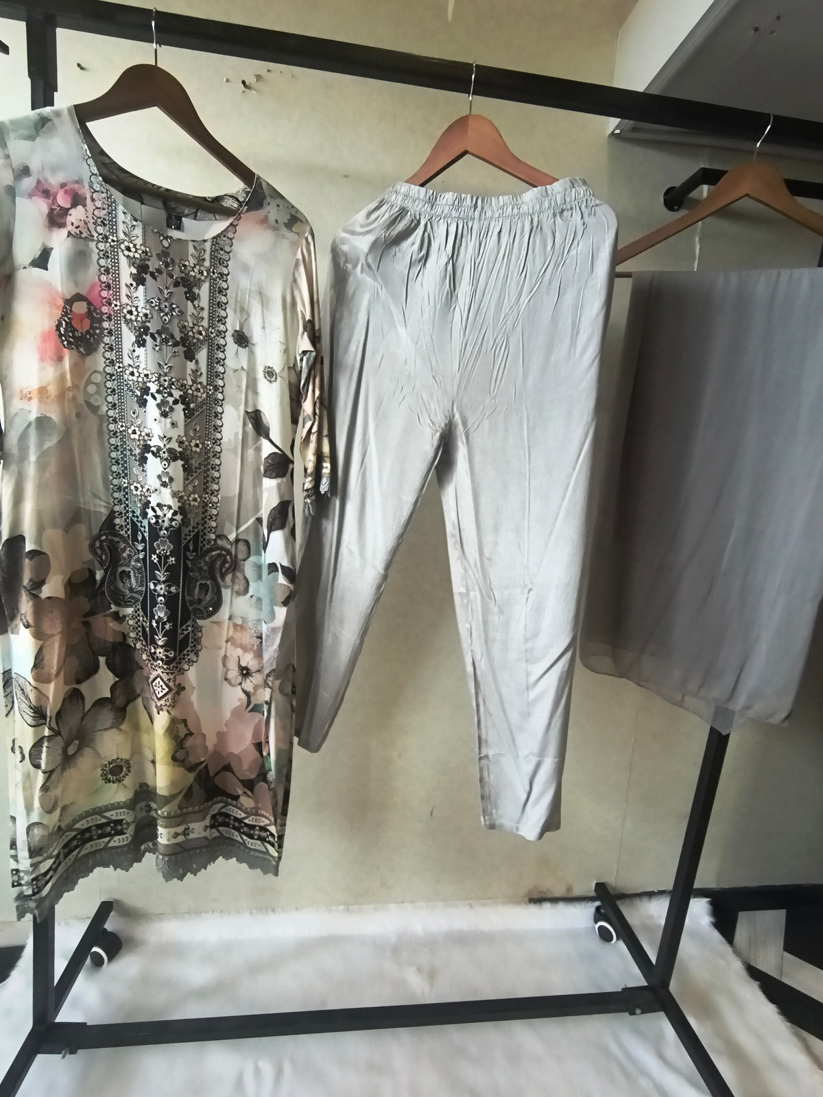 Premium Grey Floral Printed Kurta Set with Solid Pants & Chiffon Dupatta