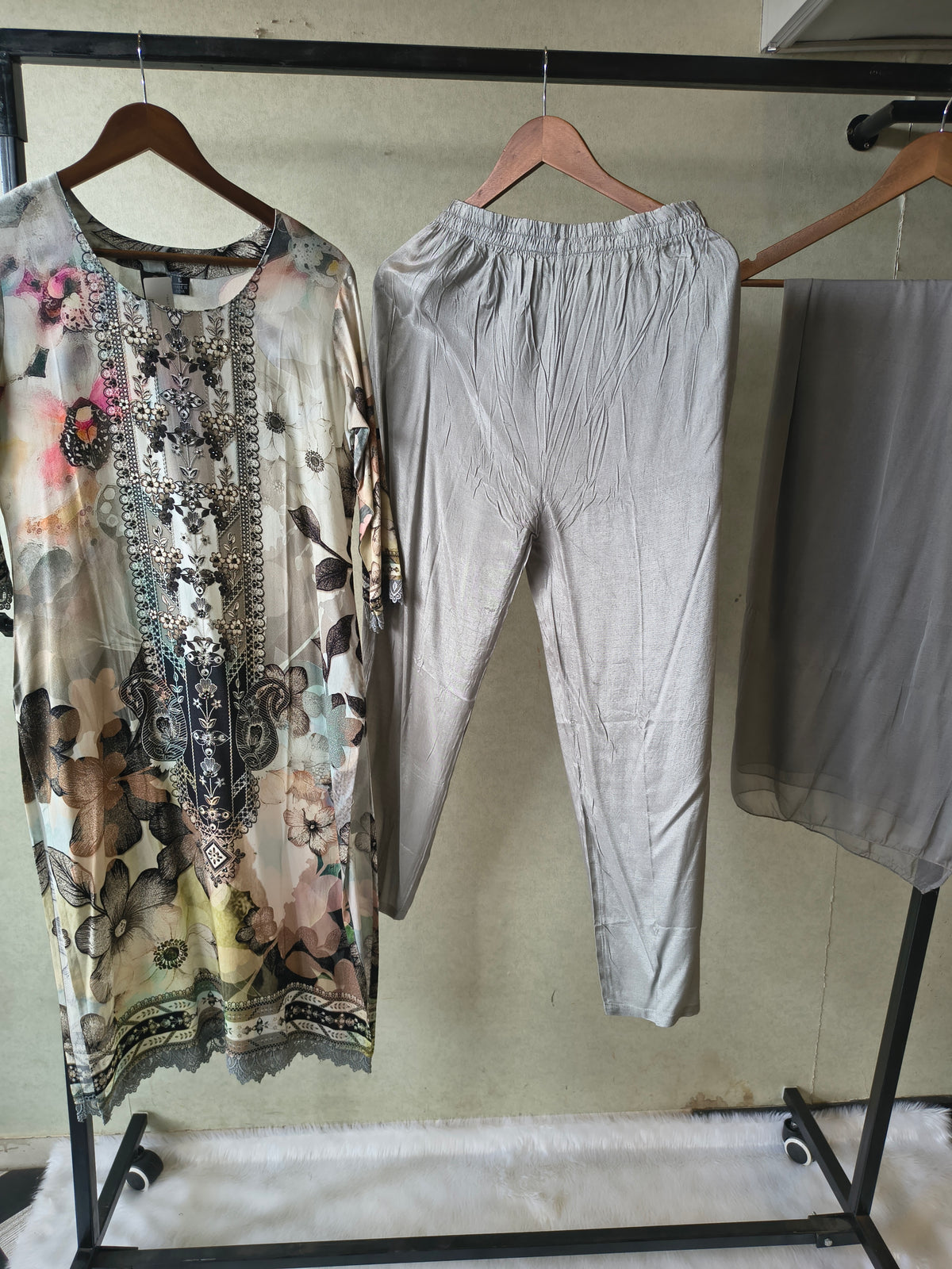 Premium Grey Floral Printed Kurta Set with Solid Pants & Chiffon Dupatta
