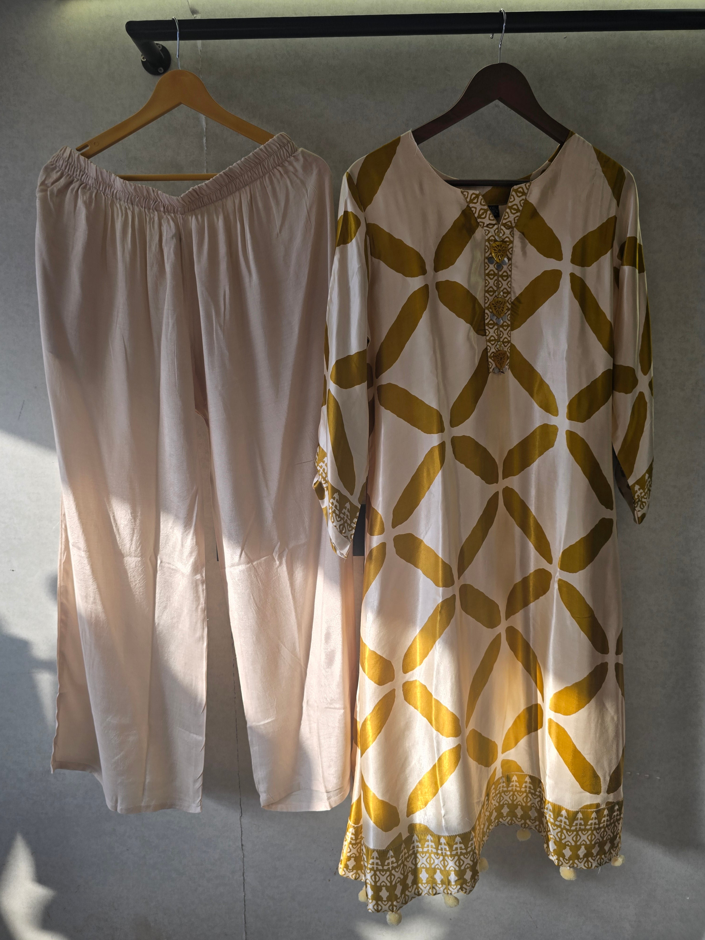 Image of Mustard Geometric Print Kurta Pant Set