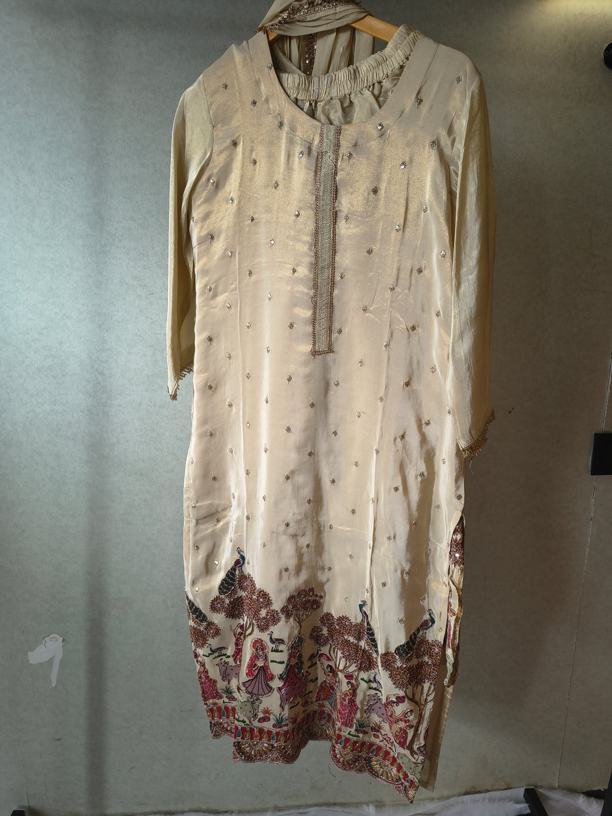 Ivory Silk Blend Printed Kurta Set with Scenic Border Print & Embellished Dupatta – Premium 3 Piece Ethnic Ensemble