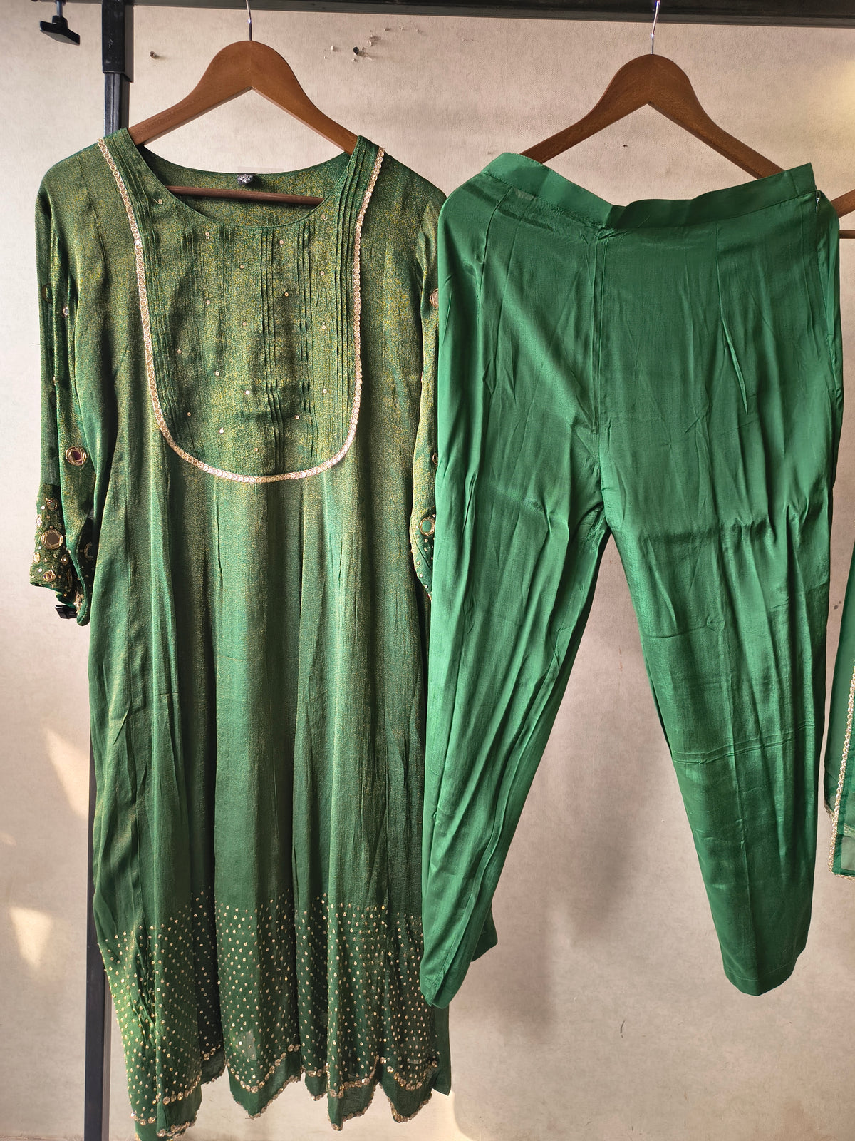 Emerald Green Georgette Anarkali Suit Set with Pintuck Yoke, Sequin Detailing & Lace Border Dupatta – Premium 3 Piece Ethnic Ensemble